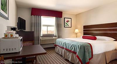 سوپر 8 ساسکاتون وست