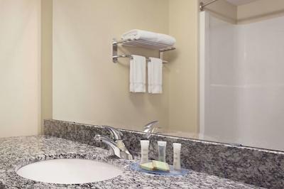 سوپر 8 ساسکاتون وست