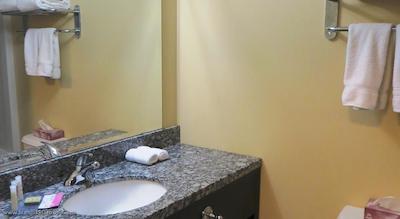 سوپر 8 ساسکاتون وست