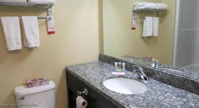 سوپر 8 ساسکاتون وست