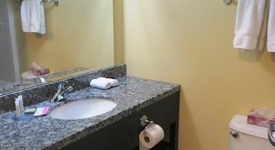 سوپر 8 ساسکاتون وست