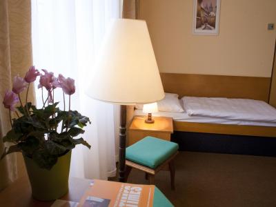 عااد هتل جاسمین