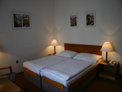 عااد هتل جاسمین