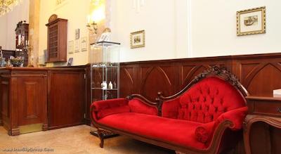 کینگ چارلز بوتیک رزیدنس