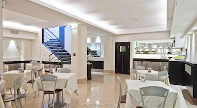 ایبیس ستیلس میلانو سنترو