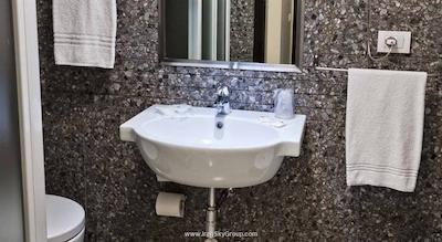 ایبیس ستیلس میلانو سنترو