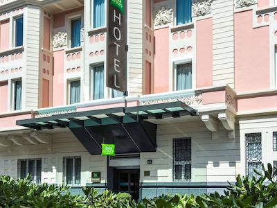 ایبیس ستیلس میلانو سنترو