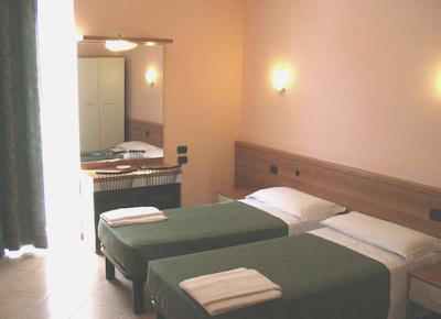 ایبیس ستیلس میلانو سنترو