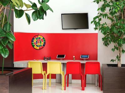 ایبیس ستیلس میلانو سنترو