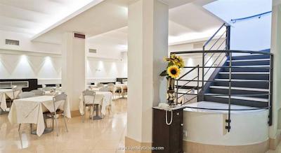 ایبیس ستیلس میلانو سنترو