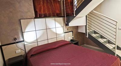 ایبیس ستیلس میلانو سنترو