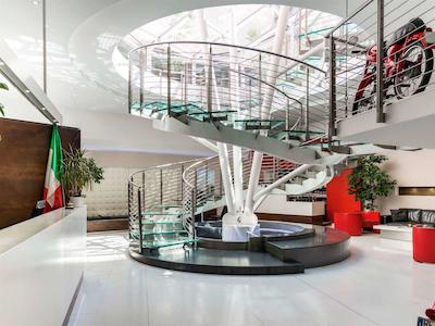 ایبیس ستیلس میلانو سنترو