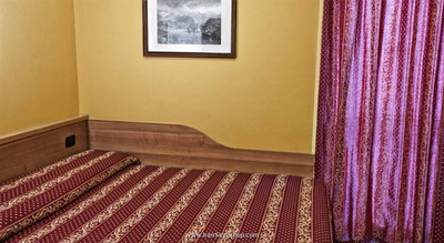 ایبیس ستیلس میلانو سنترو