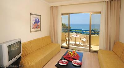 لیاس بیچ هتل اند کانتری کلاب