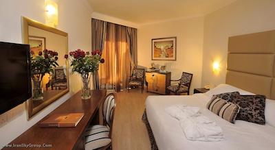 لیاس بیچ هتل اند کانتری کلاب