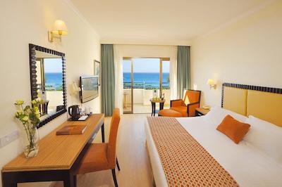 لیاس بیچ هتل اند کانتری کلاب