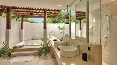 هایدوی بیچ ریزورت اند سپا