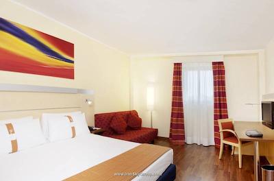 هالیدی این اکسپرس میلان مالپنسا ایرپورت