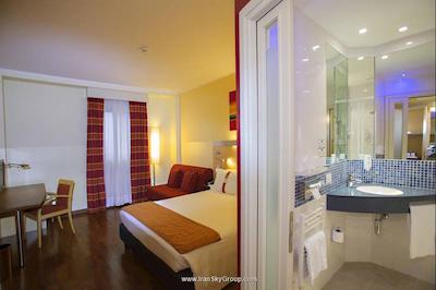 هالیدی این اکسپرس میلان مالپنسا ایرپورت