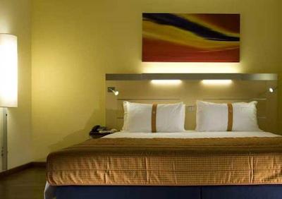 هالیدی این اکسپرس میلان مالپنسا ایرپورت