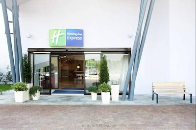 هالیدی این اکسپرس میلان مالپنسا ایرپورت