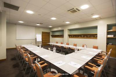 هالیدی این اکسپرس میلان مالپنسا ایرپورت