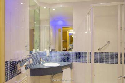 هالیدی این اکسپرس میلان مالپنسا ایرپورت