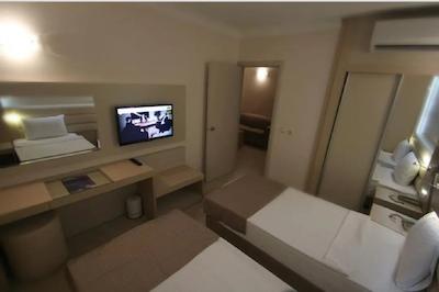 بودرام انورا هاليدي ويليج