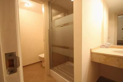 بودرام انورا هاليدي ويليج