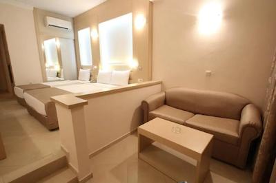 بودرام انورا هاليدي ويليج