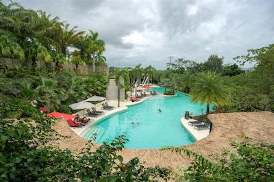 د پاویلیونس پوکت