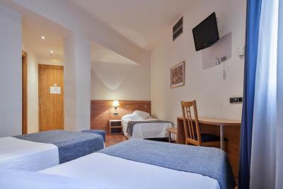 اکتا آنتیبس