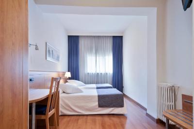 اکتا آنتیبس