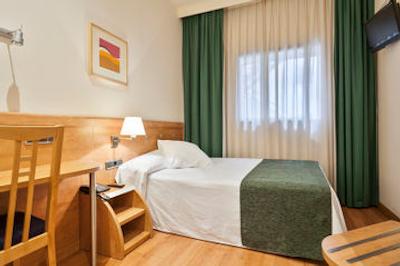 اکتا آنتیبس