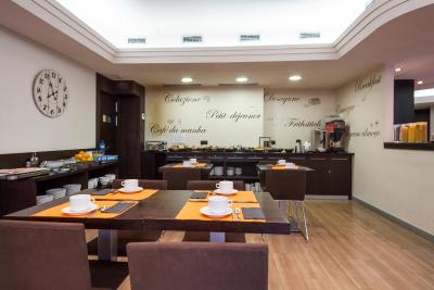 اکتا آنتیبس