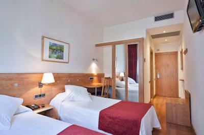 اکتا آنتیبس