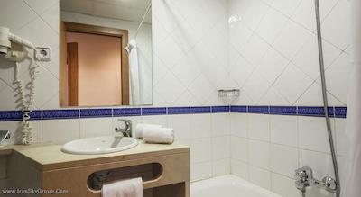 اکتا آنتیبس