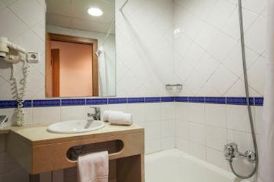 اکتا آنتیبس