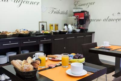 اکتا آنتیبس