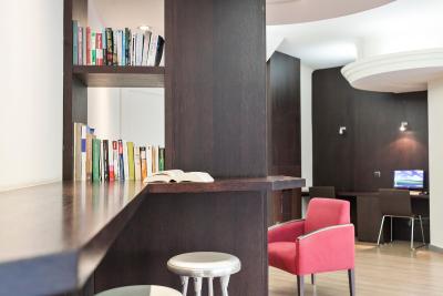 اکتا آنتیبس