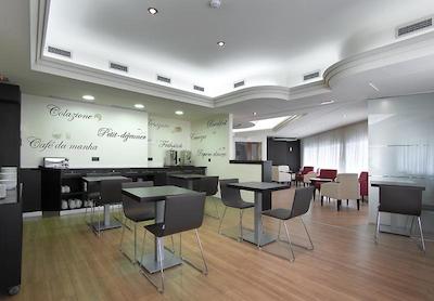 اکتا آنتیبس