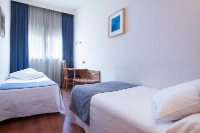 اکتا آنتیبس