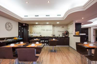 اکتا آنتیبس