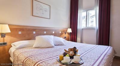 اکتا آنتیبس