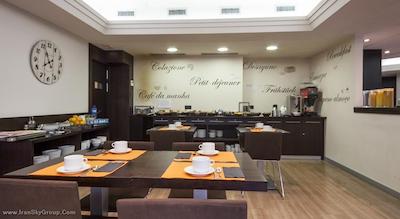 اکتا آنتیبس