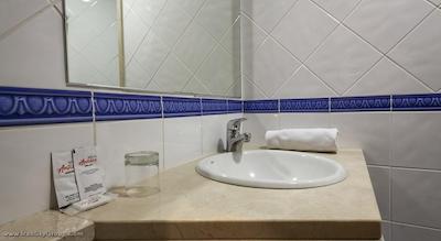 اکتا آنتیبس