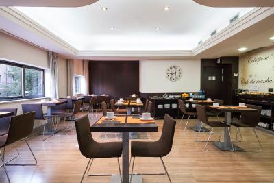 اکتا آنتیبس