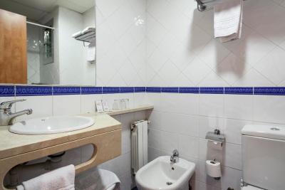 اکتا آنتیبس