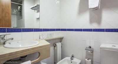 اکتا آنتیبس