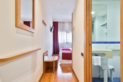 اکتا آنتیبس